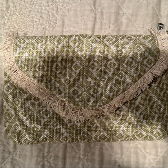 Handbags - Green and white purse- NEW!
